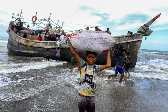 Fishermen rescue Rohingya refugees in Aceh, Indonesia