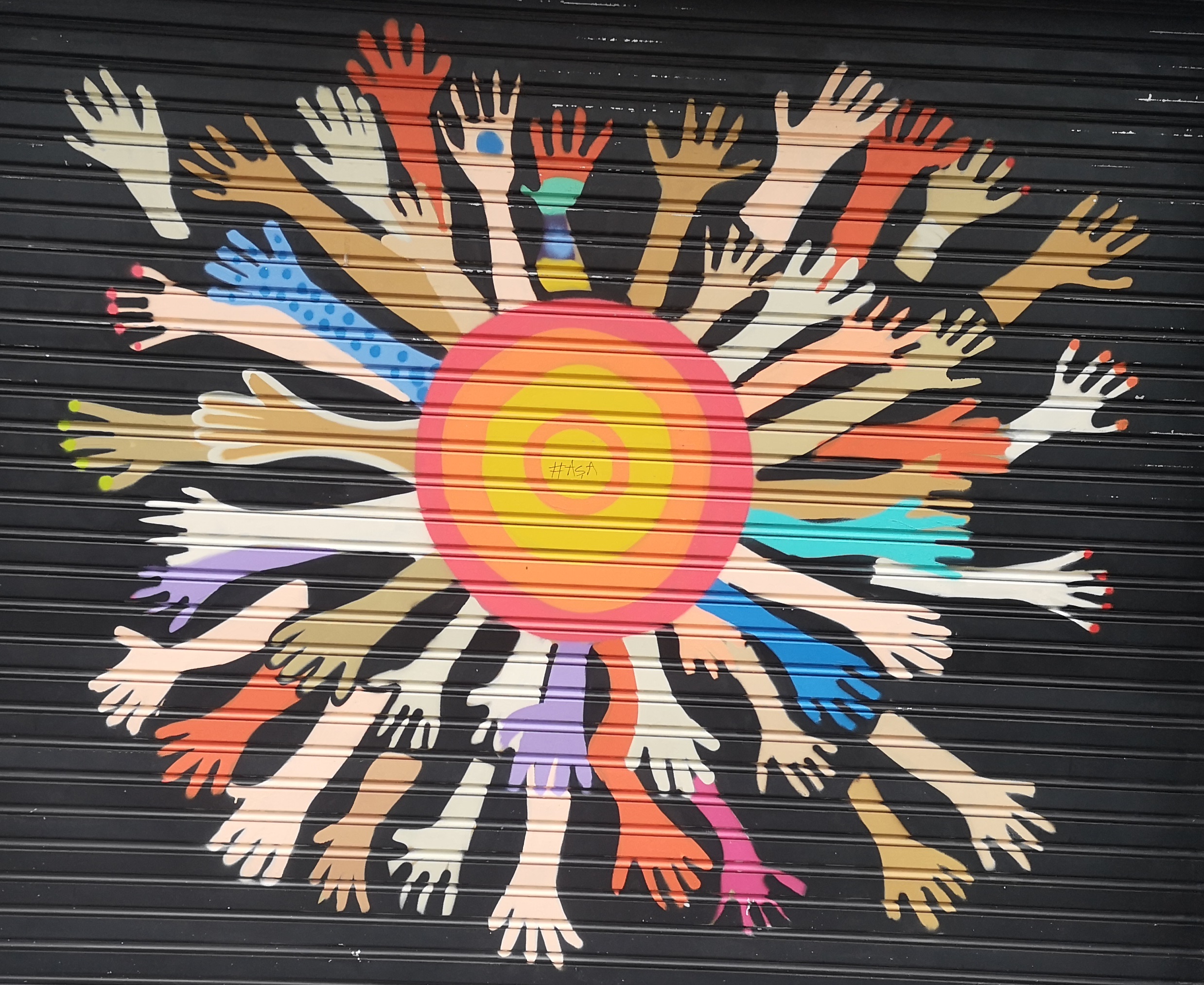 Picture with many hands waving from a sun